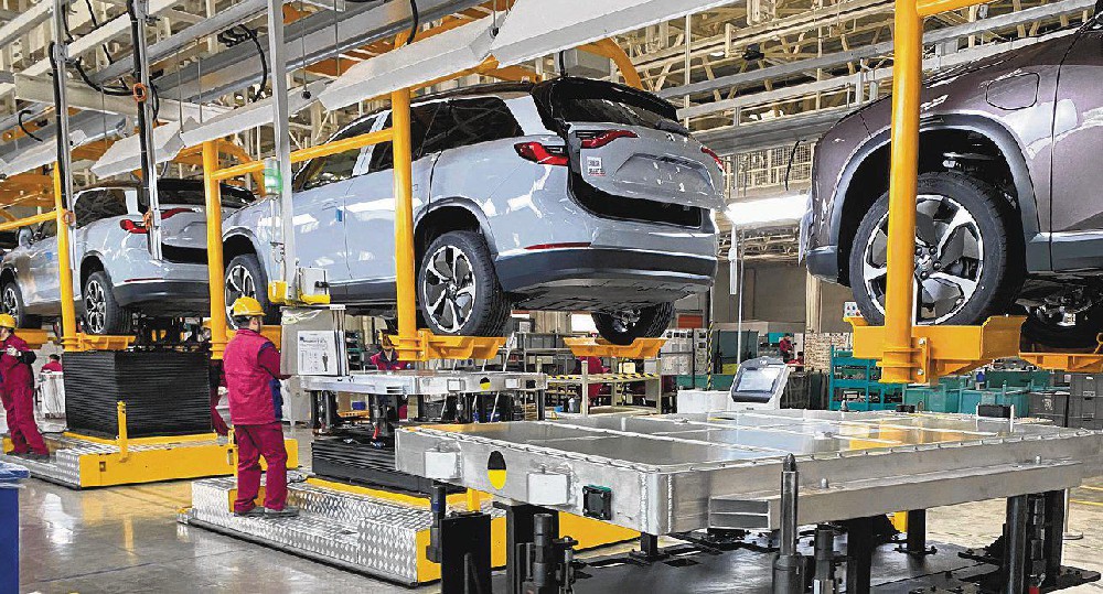 中国新能源汽车产业的发展具有重大意义，将为经济发展、环境保护和科技创新带来积极影响。