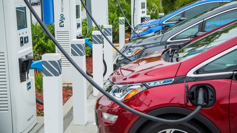 新能源汽车产业在高质量发展的道路上再次迎来政策的支持