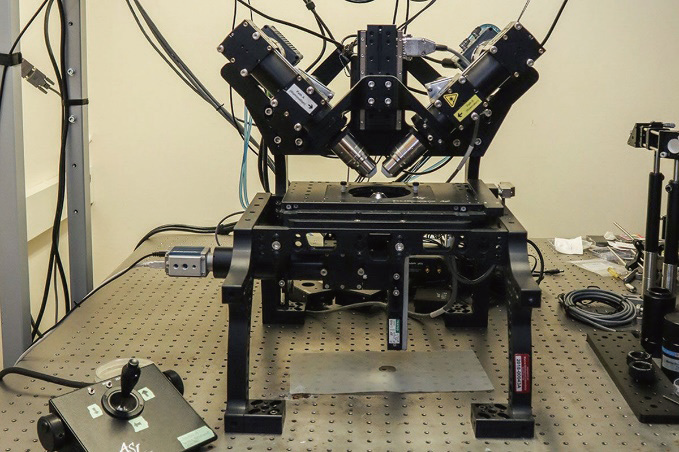 使用人工智能驱动的显微镜加速科学发现