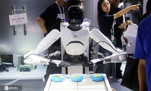 2025年全球人形机器人出货量近1.8万台 中国企业产品占据主导